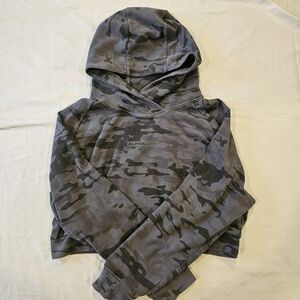 Alphalete Large Charcoal Camo Crop Hoodie